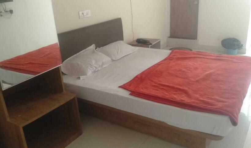 Hotel Oyo 90370  Lake View