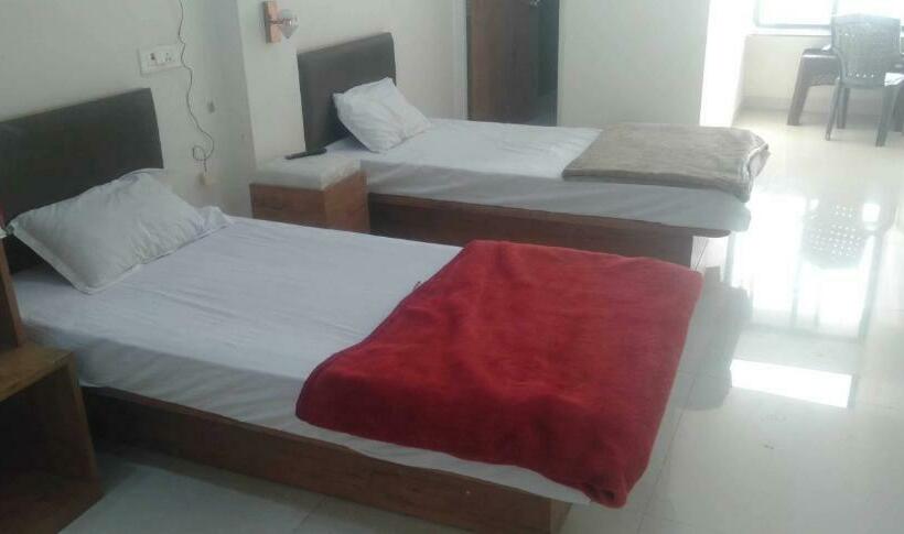 Hotel Oyo 90370  Lake View