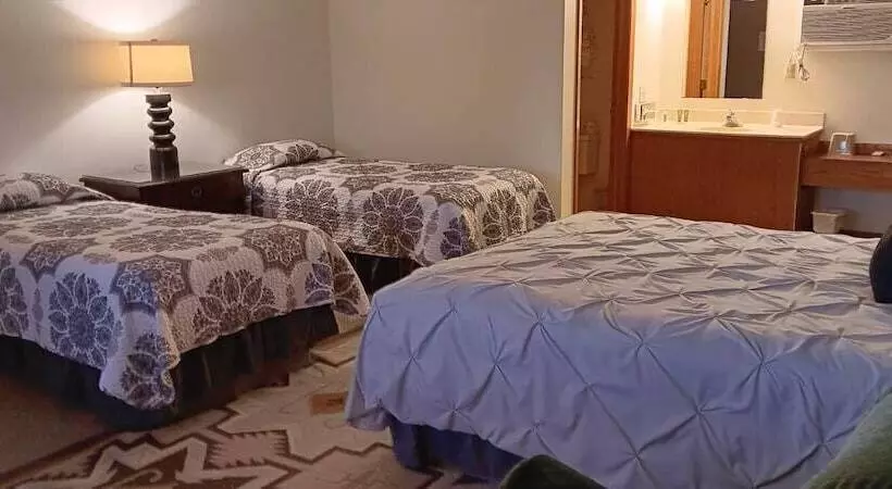 Motelli Furnas County Lodging