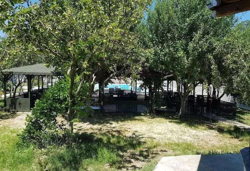 Sinopsis Resort Otel