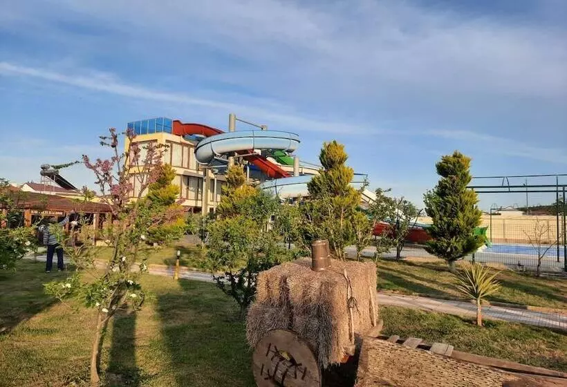 Sinopsis Resort Otel