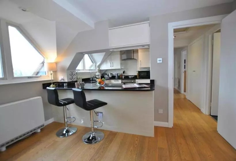 The Courtyard 2 Bedroom Apartments In Central Windsor With Parking