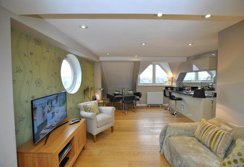 The Courtyard 2 Bedroom Apartments In Central Windsor With Parking