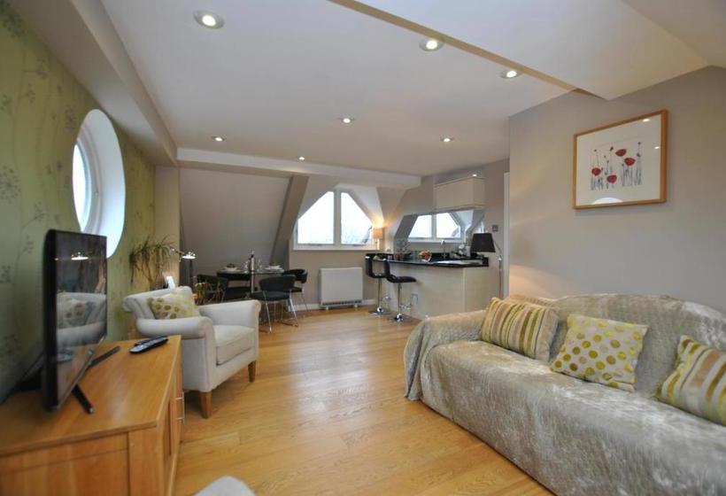 The Courtyard 2 Bedroom Apartments In Central Windsor With Parking