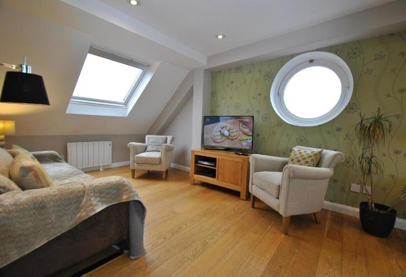 The Courtyard 2 Bedroom Apartments In Central Windsor With Parking