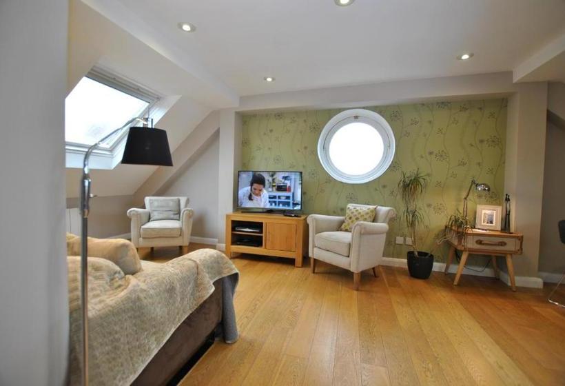 The Courtyard 2 Bedroom Apartments In Central Windsor With Parking