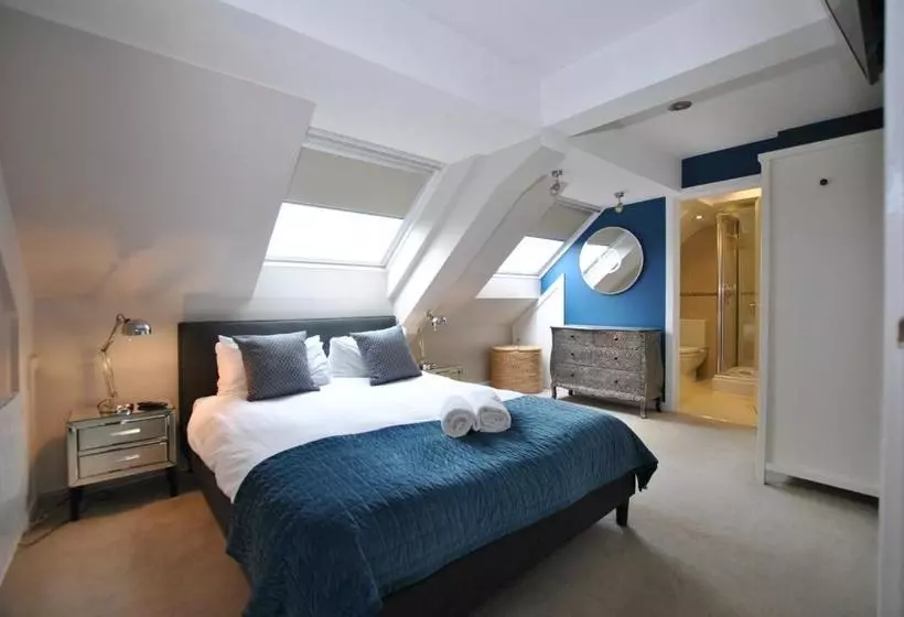 The Courtyard 2 Bedroom Apartments In Central Windsor With Parking