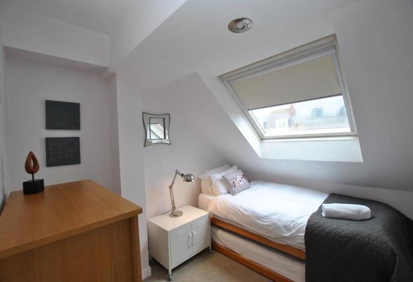 The Courtyard 2 Bedroom Apartments In Central Windsor With Parking