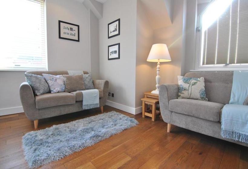 The Courtyard 2 Bedroom Apartments In Central Windsor With Parking