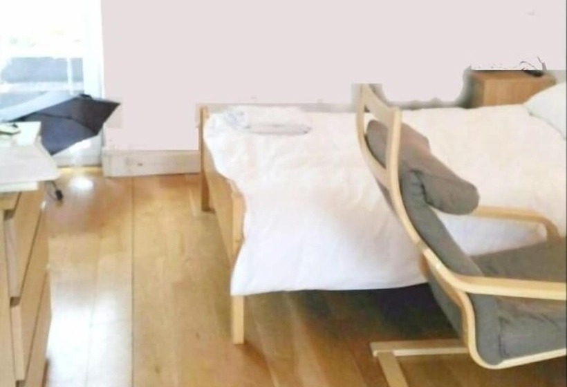 تختخواب و صبحانه Kew Studios And Rooms