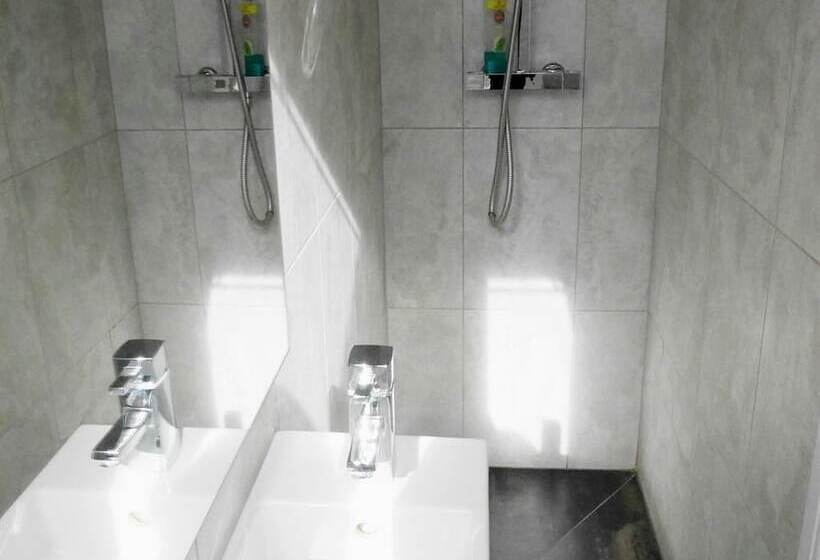 تختخواب و صبحانه Kew Studios And Rooms