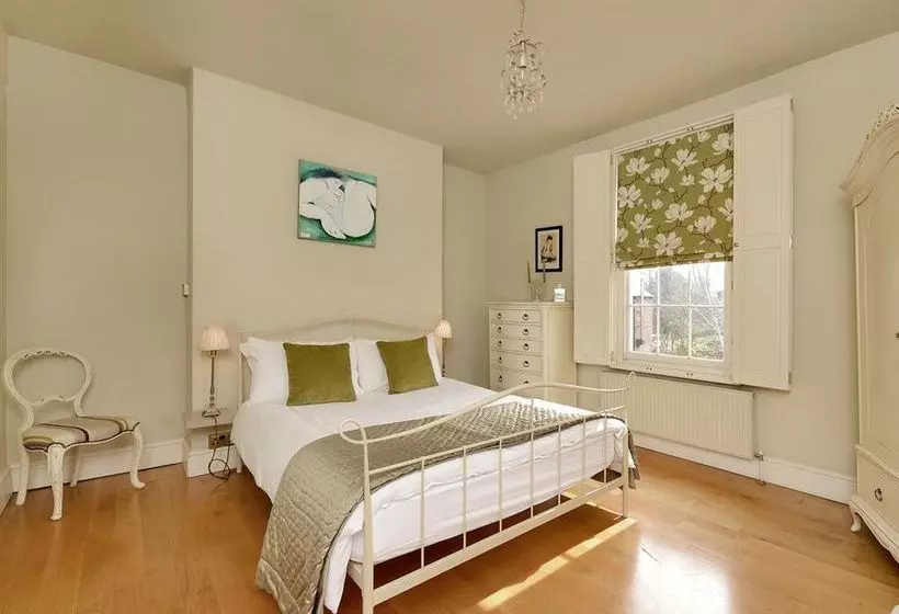 Bed and Breakfast The Hollies