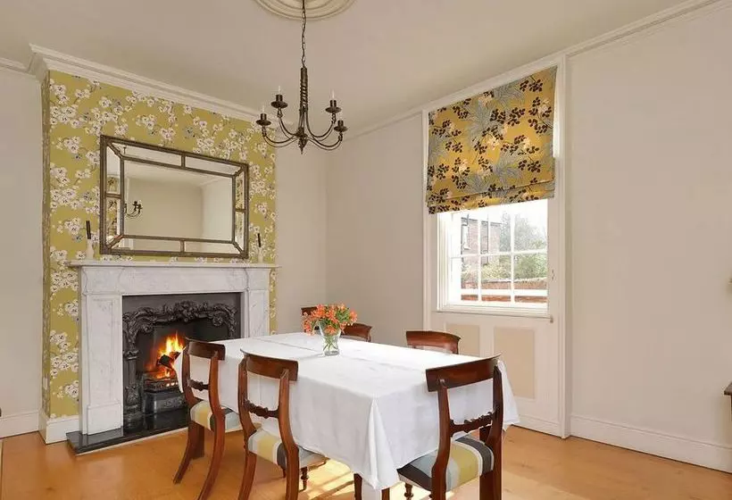 Bed and Breakfast The Hollies