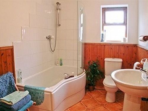 Bronhaul Farm Cottages