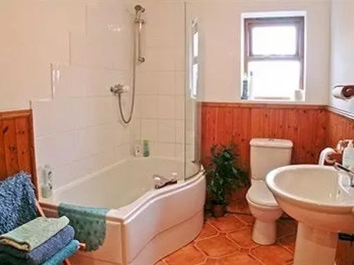 Bronhaul Farm Cottages