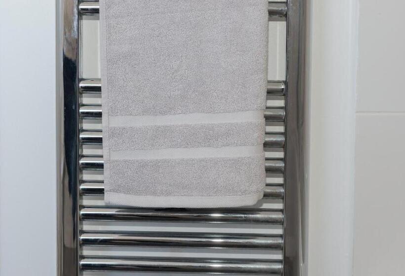 Cambridge Orchard Apartments   2 Double Bedrooms