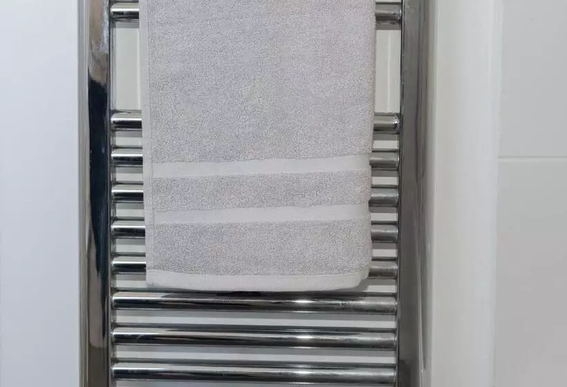 Cambridge Orchard Apartments   2 Double Bedrooms