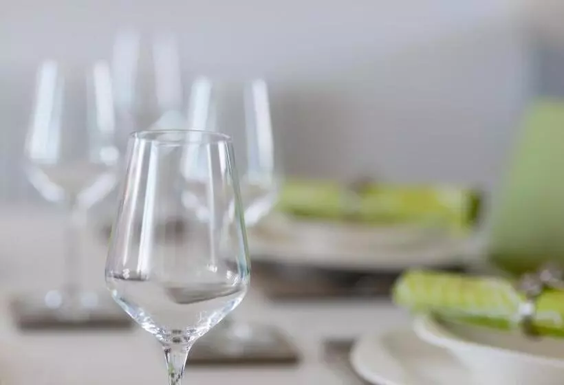 Cambridge Orchard Apartments   2 Double Bedrooms