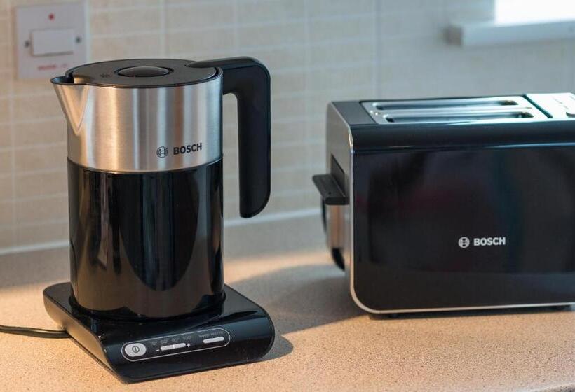 Cambridge Orchard Apartments   2 Double Bedrooms