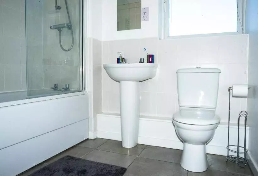 Cambridge Orchard Apartments   2 Double Bedrooms