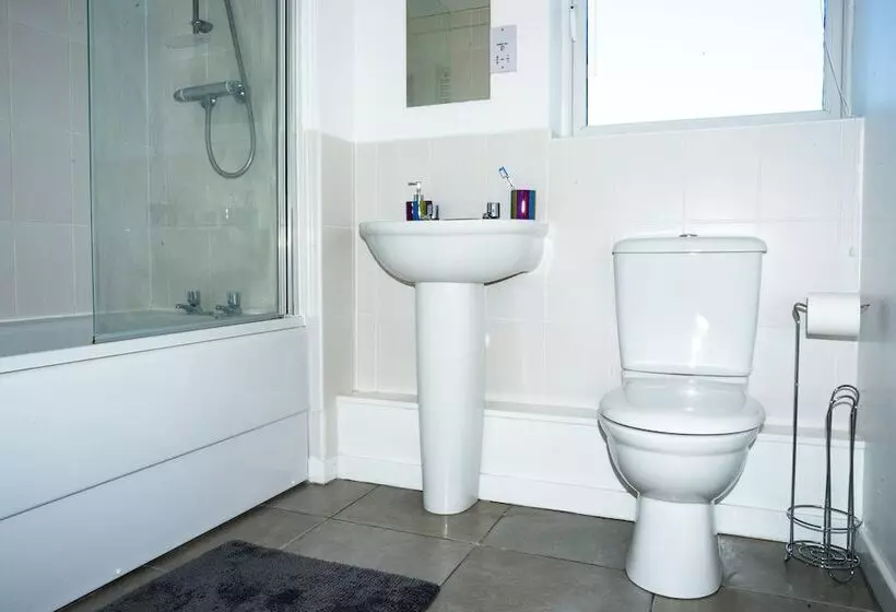 Cambridge Orchard Apartments   2 Double Bedrooms