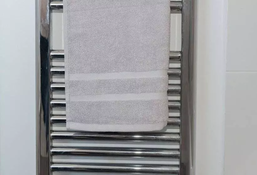 Cambridge Orchard Apartments   2 Double Bedrooms