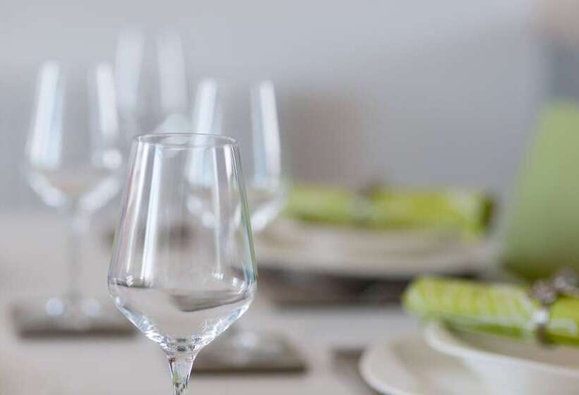 Cambridge Orchard Apartments   2 Double Bedrooms