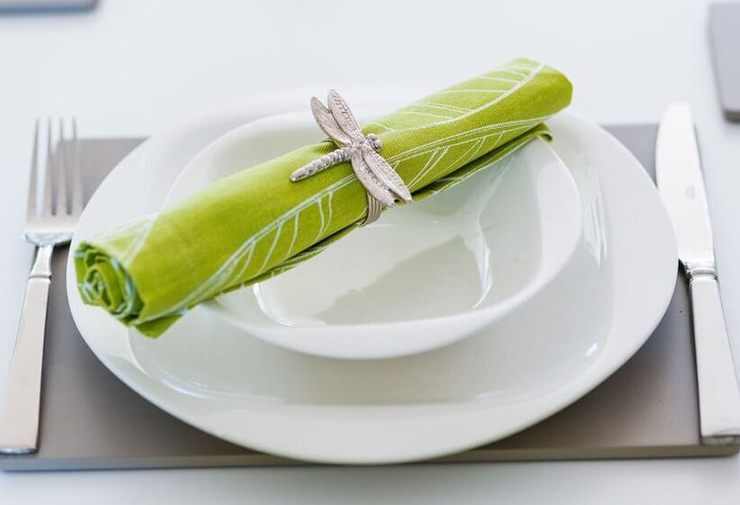 Cambridge Orchard Apartments   2 Double Bedrooms