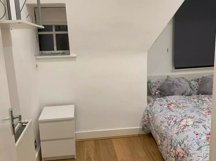 Hans Crescent Apartment