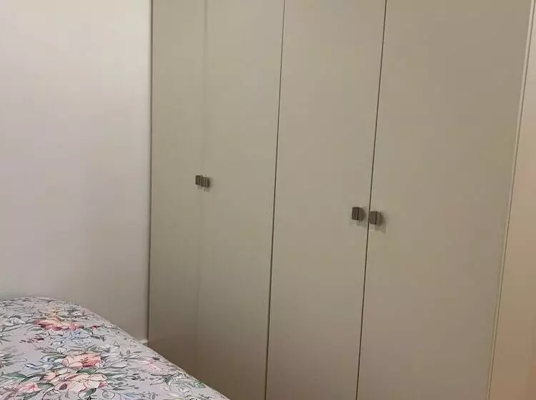 Hans Crescent Apartment