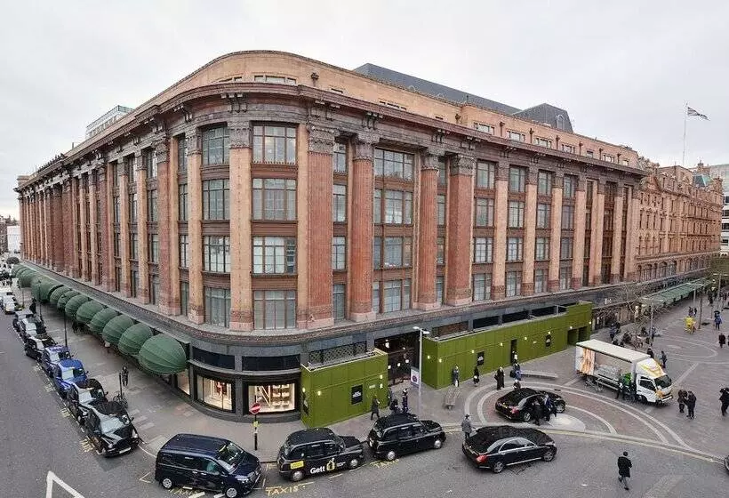 Hans Crescent Apartment