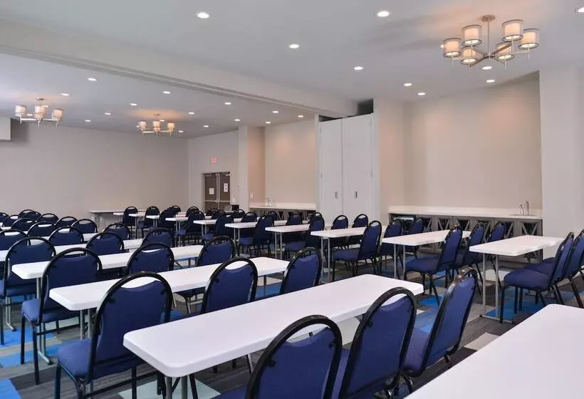 Отель Holiday Inn Express & Suites Houston E   Pasadena By Ihg