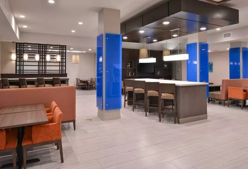 Отель Holiday Inn Express & Suites Houston E   Pasadena By Ihg