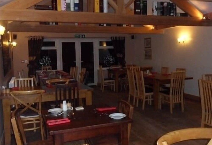 فندق Old Oak Tree