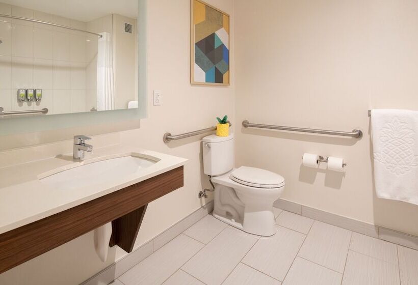 Staypineapple, Hotel Z, Gaslamp San Diego