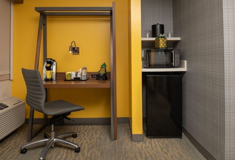 Staypineapple, Hotel Z, Gaslamp San Diego