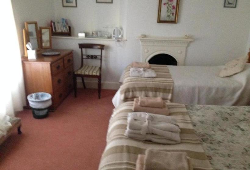 פנסיון Exmoor Owl & Hawk Centre