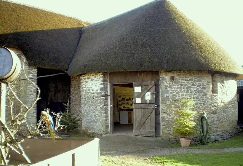 Пансион Exmoor Owl & Hawk Centre