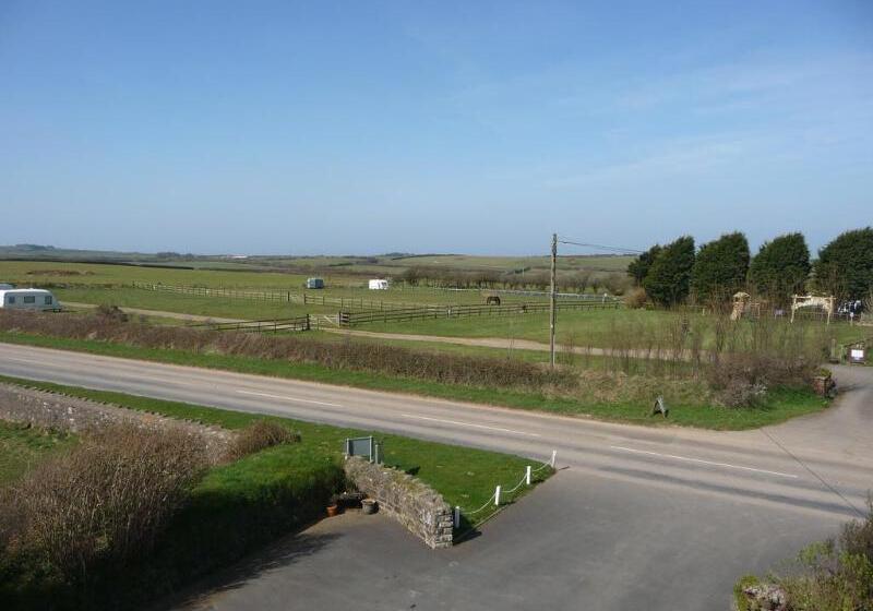 פנסיון High Ways House