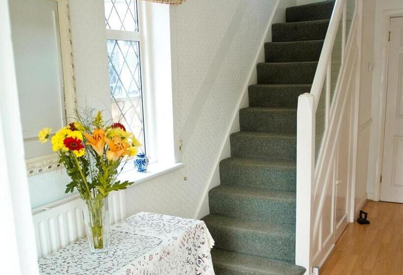 بنسيون Ivy House