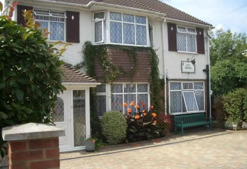 Pensão Ivy House