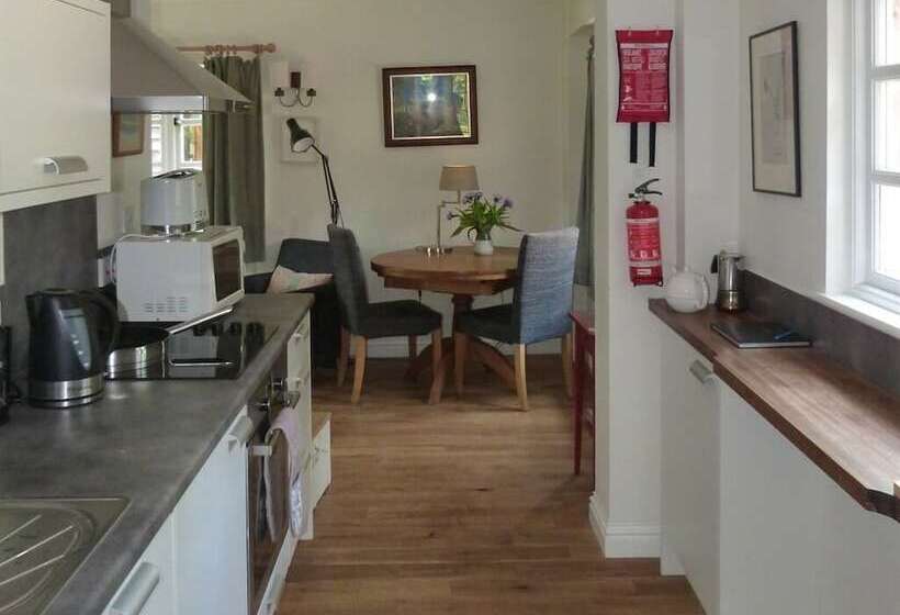 بنسيون The Granary Bed And Breakfast