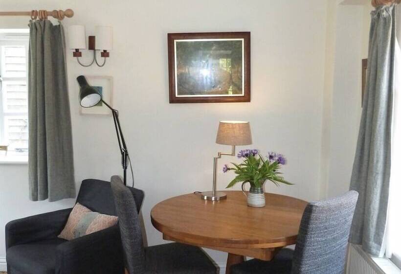 بنسيون The Granary Bed And Breakfast