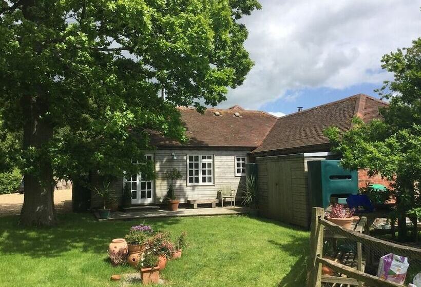 بنسيون The Granary Bed And Breakfast