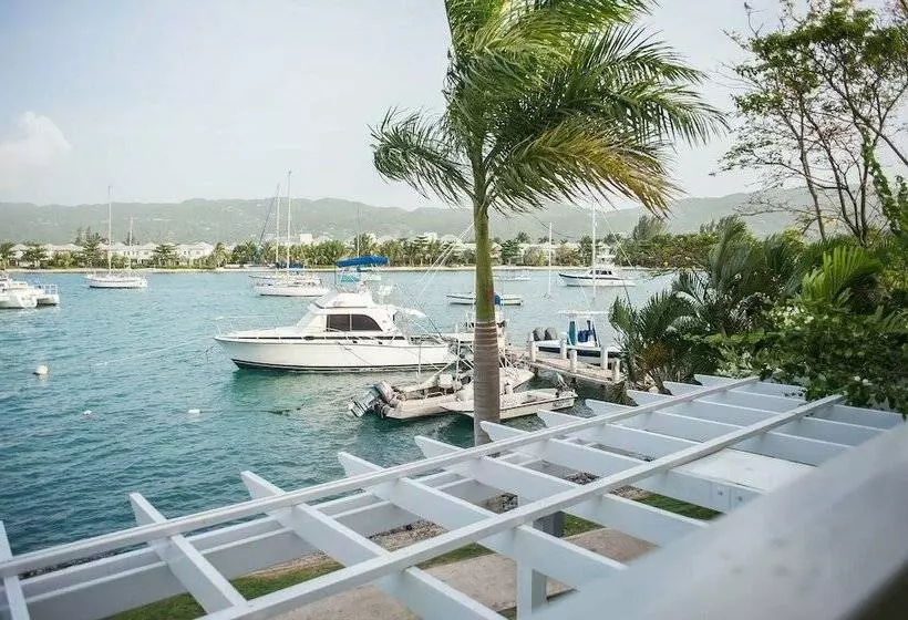 Seawind On The Bay   Apartments