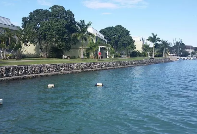 Seawind On The Bay   Apartments