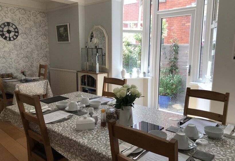 The Glastonbury Townhouse B&b