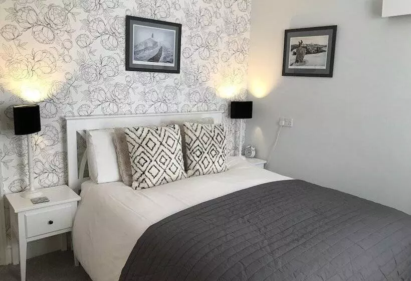 The Glastonbury Townhouse B&b