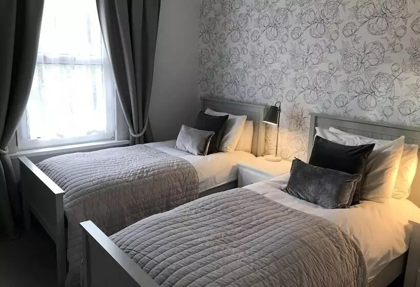 The Glastonbury Townhouse B&b