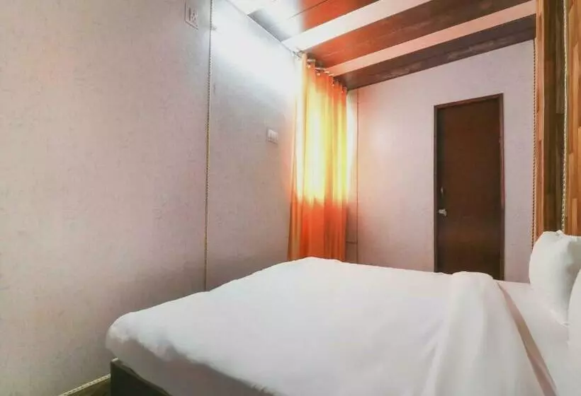 هتل Spot On Atithi Guest House